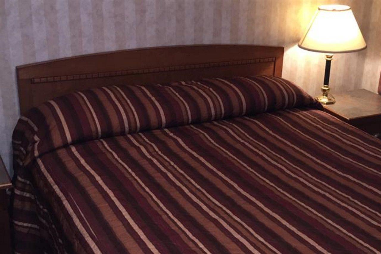 Canadas Best Value Inn Chinook Station YYC Exterior foto