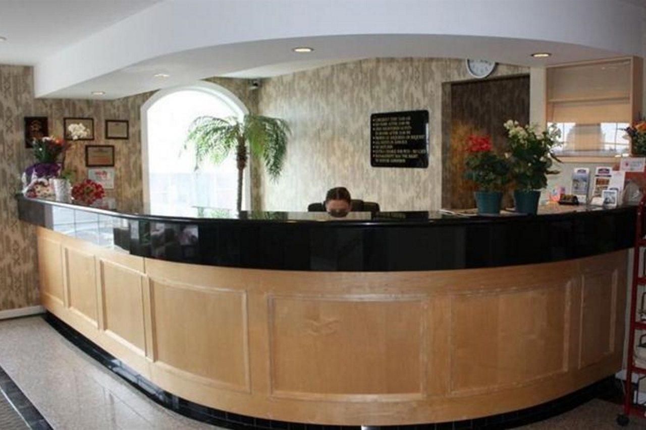 Canadas Best Value Inn Chinook Station YYC Exterior foto