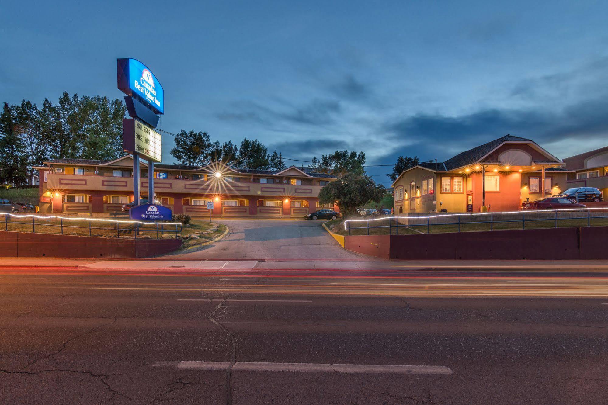 Canadas Best Value Inn Chinook Station YYC Exterior foto