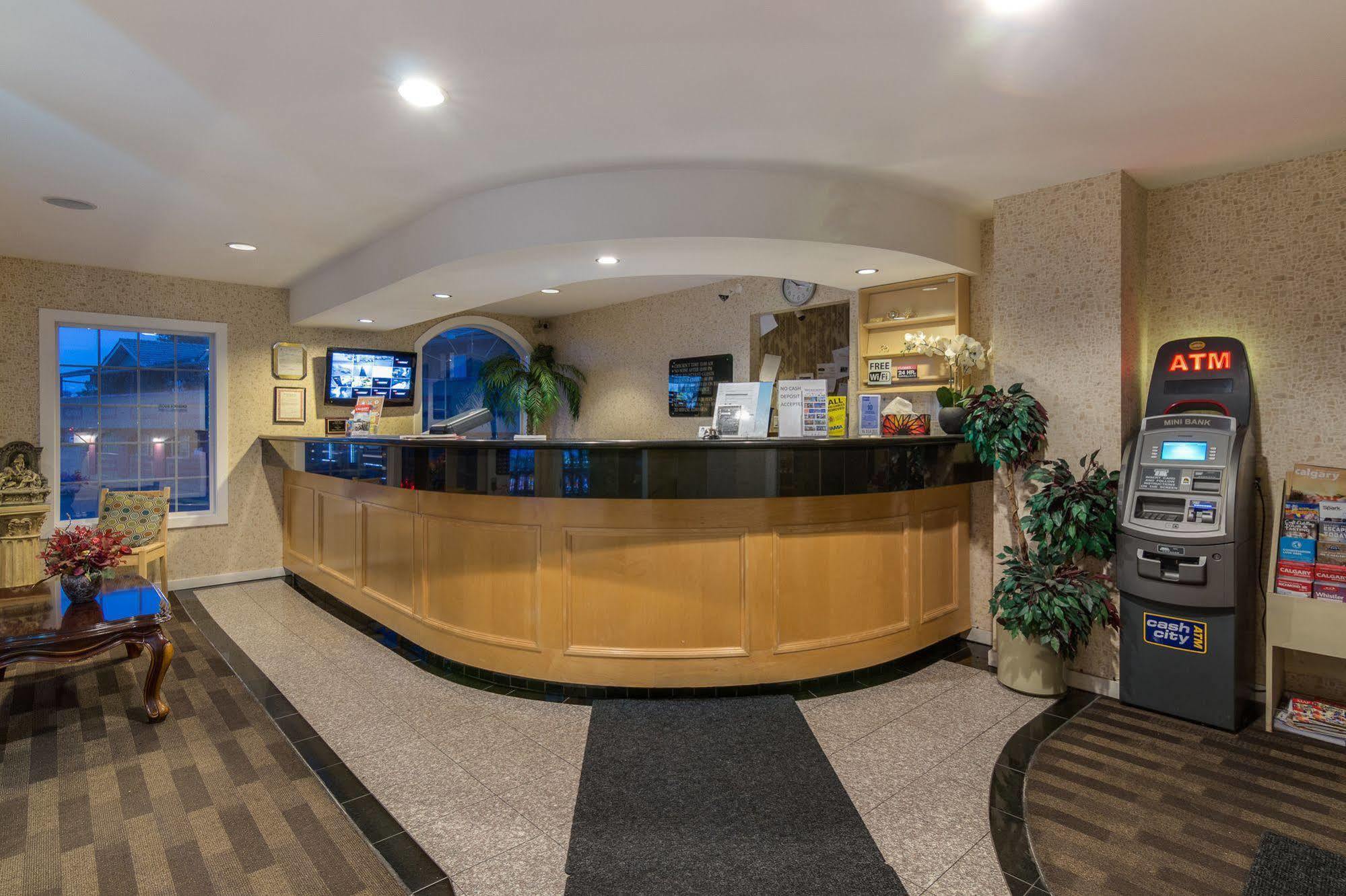 Canadas Best Value Inn Chinook Station YYC Exterior foto