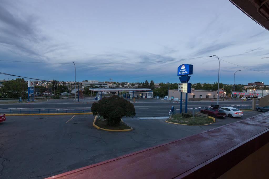 Canadas Best Value Inn Chinook Station YYC Exterior foto