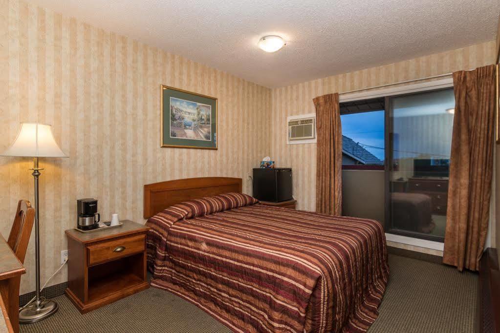 Canadas Best Value Inn Chinook Station YYC Exterior foto